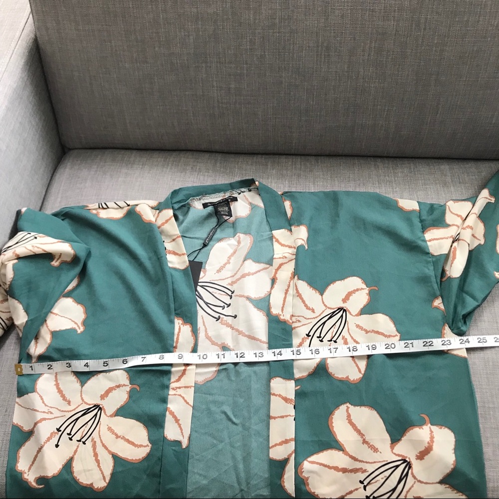 NWT Oversized Floral Festival Wear Pink Kimono - Picture 6 of 7